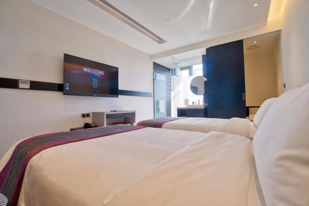 Royal Roi Hotel Taichung Buitenkant foto
